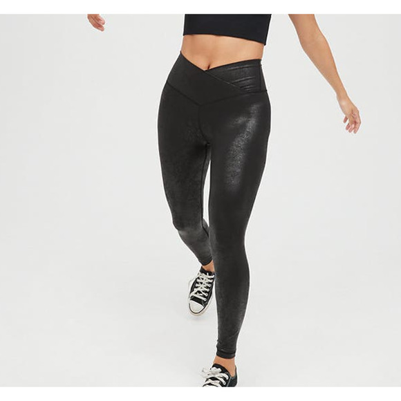 aerie Pants - Offline by Aerie The Hugger Crossover High Waist Crackle Leggings Size Medium
